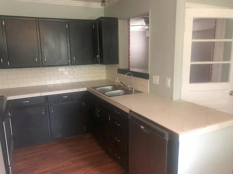 970 S Baldwin Ave — Photo 1