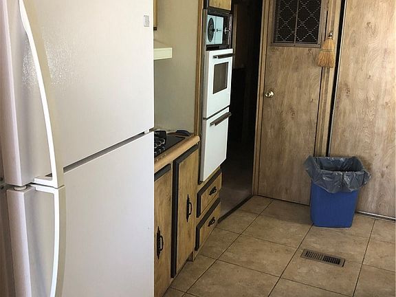 5th image of 24833 Railroad Ave #2