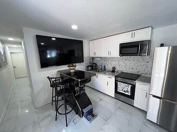 3170 SW 8th St, Miami, FL 33135