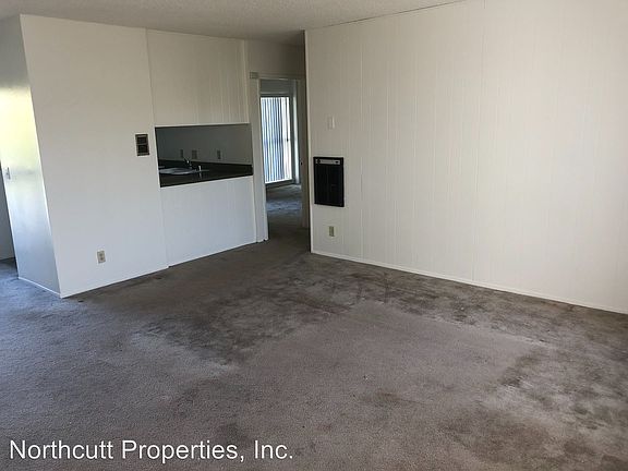 4th image of 4412 Marlborough Ave APT 25