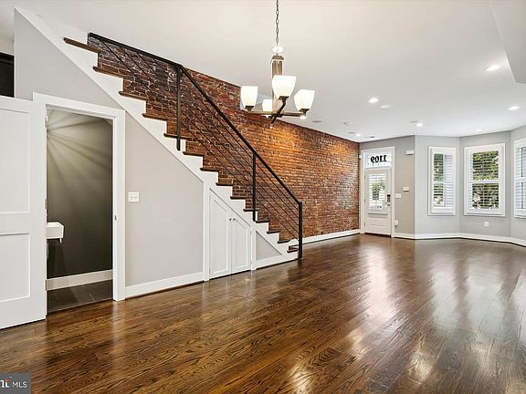 3rd image of 1109 I St NE