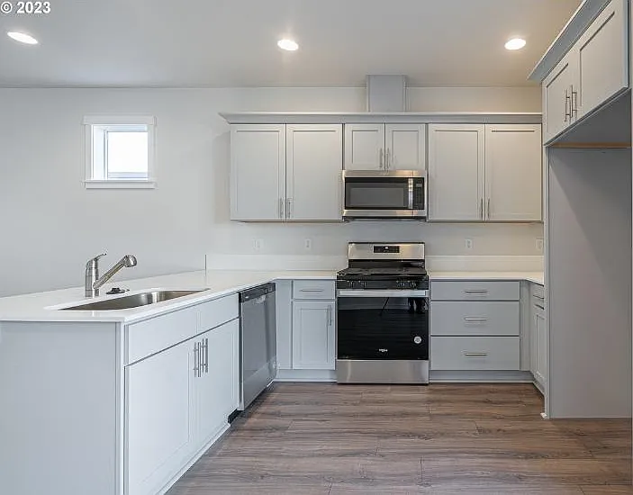 1731 NE Waterfront St — Photo 6