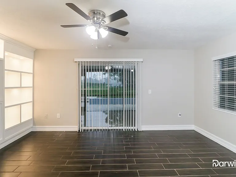 11183 Linden Dr — Photo 11