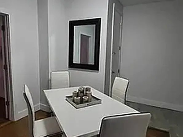 2110 Westbury Court image 12 of 15