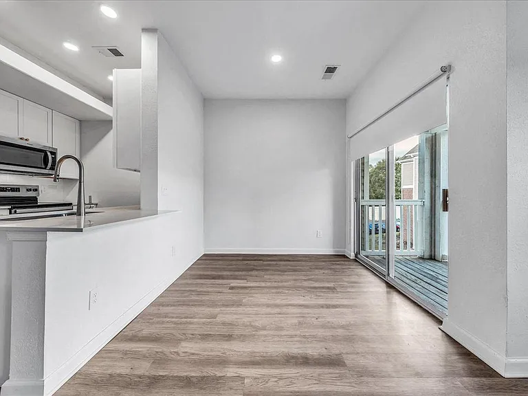 The Vinings Apartments — Photo 7