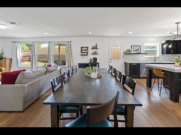 5th image of 2544 Tan Oak Dr