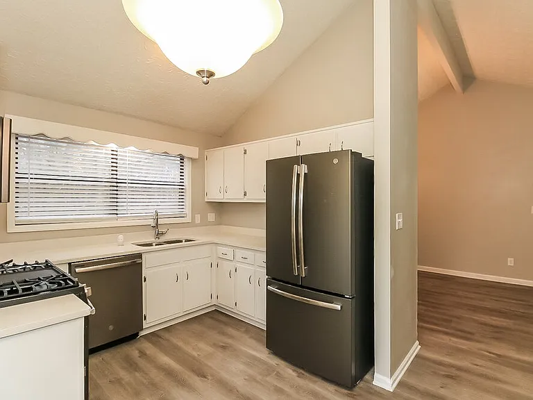 4140 Hawkins Xing — Photo 8