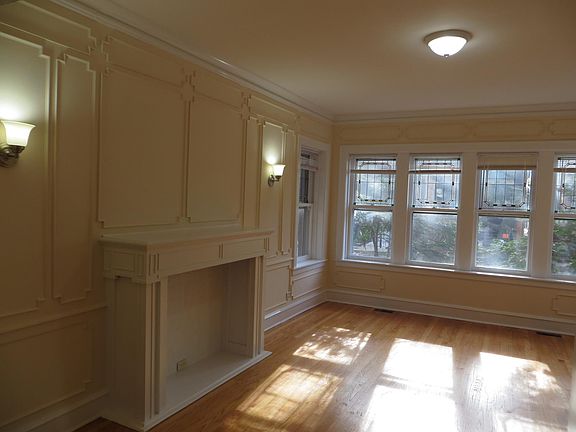 4th image of 3709 N Damen Ave