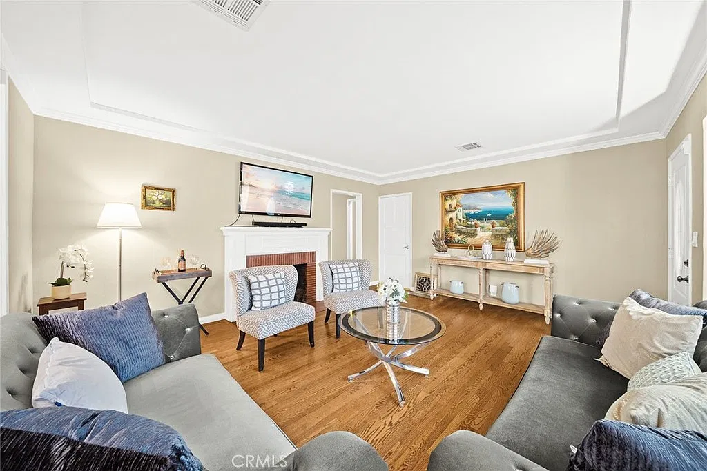 3 bed, 1984 sqft, $4,800 — Photo 3