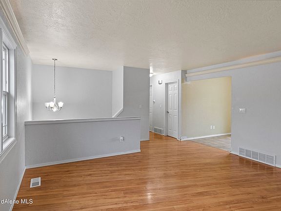4th image of 1511 E Fruitdale Ave