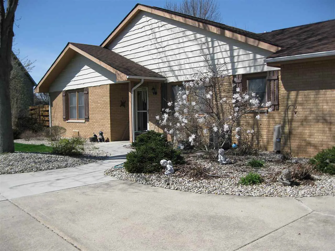 2308 Executive Dr photo 1