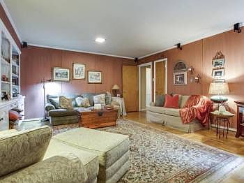 3rd image of 6472 Royalton Dr