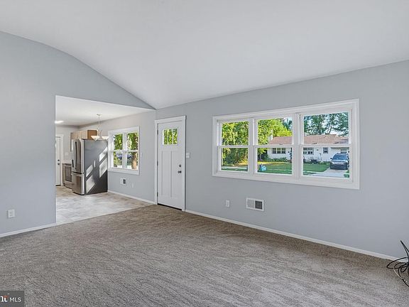 4th image of 1 Hickory Ln