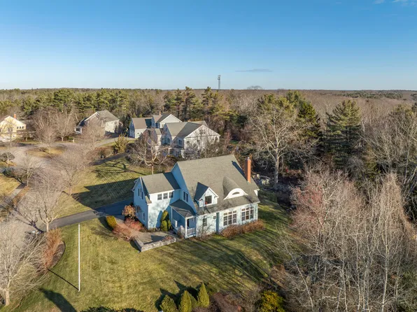 9 Leighton Farm Road, Cape Elizabeth, ME 04107