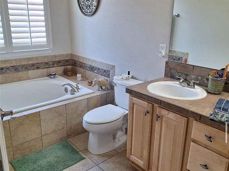 624 Green Ash St #G — Photo 16