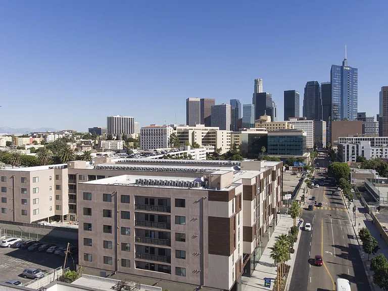Wilshire Valencia — Photo 20