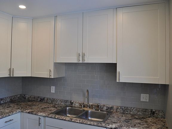 3rd image of 8010 W 86th St