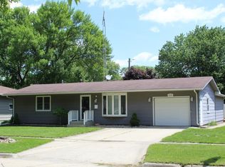1009 1st St NE, Hampton, IA 50441