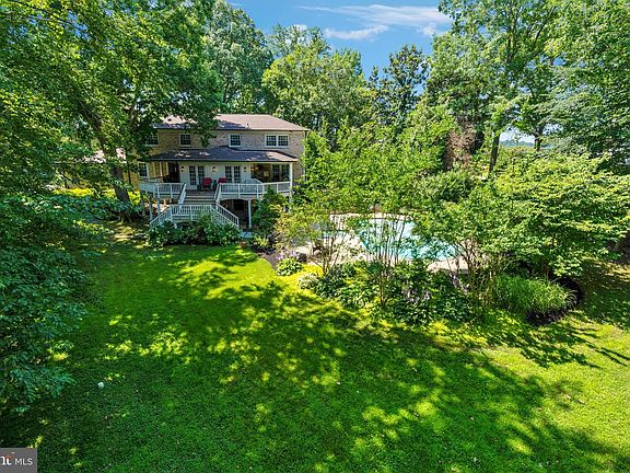 2nd image of 4749 Neptune Dr