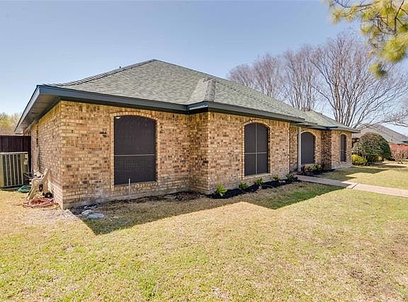 5th image of 810 Autumn Lake Dr