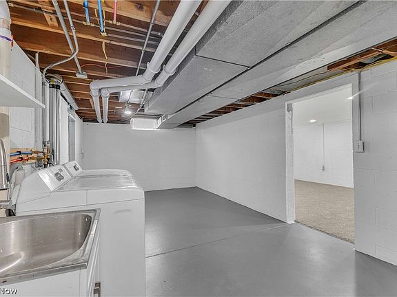 3rd image of 26928 Fairfax Ln