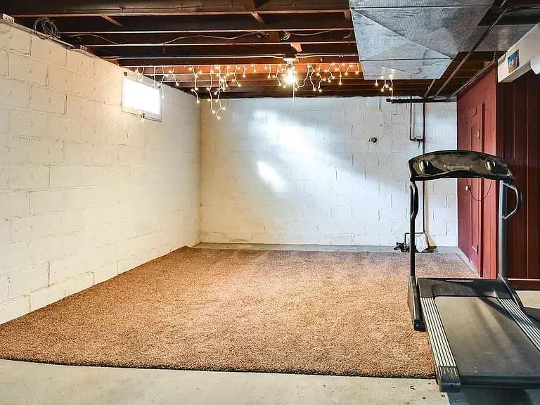 863 S 52nd St — Photo 38