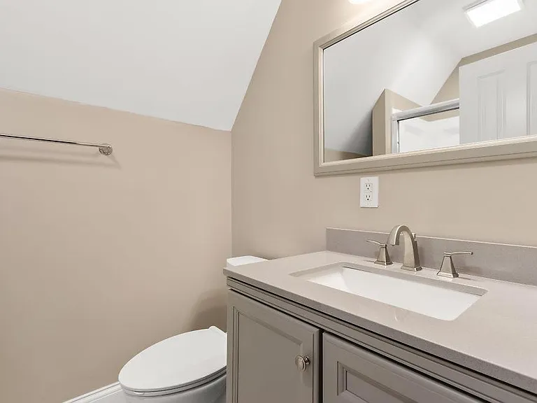 1131 Franklin Ave — Photo 12