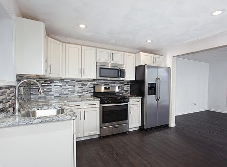 3rd image of 136 Lincoln Dr