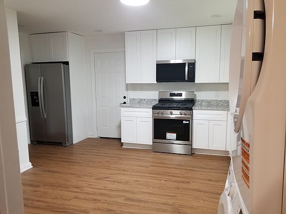 3rd image of 2079 Honeysuckle Ln SW
