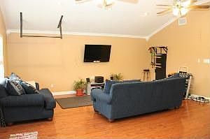 4th image of 5614 Bonner Dr