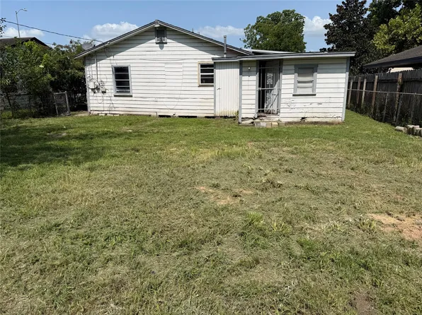 6803 Dionne Dr, Houston, TX 77076