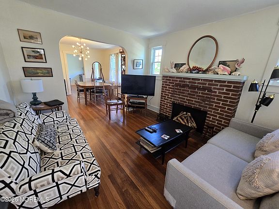 4th image of 46 Evergreen Ave
