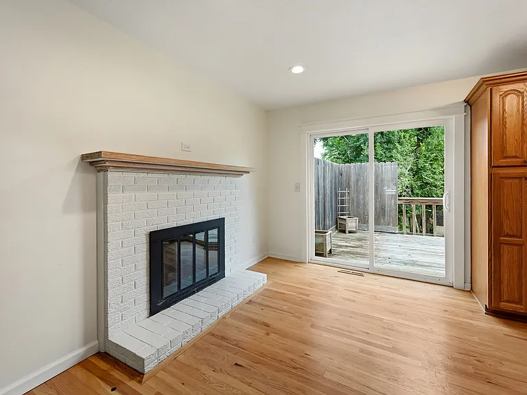 303 SW Pinnell Dr — Photo 9
