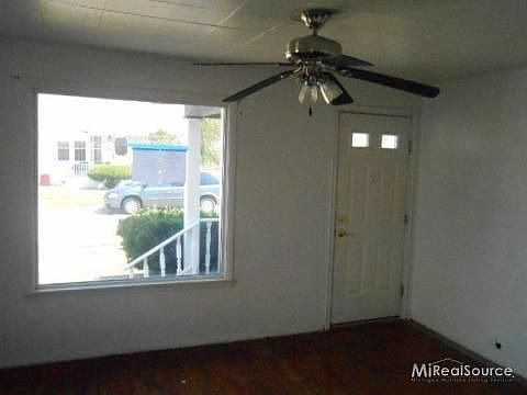 3rd image of 16626 Roberts St