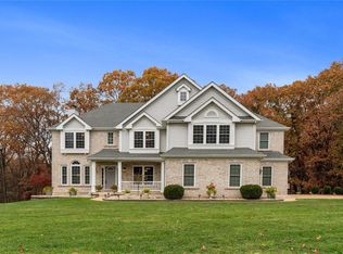 942 Sheffield Forest Ct, Ballwin, MO 63021