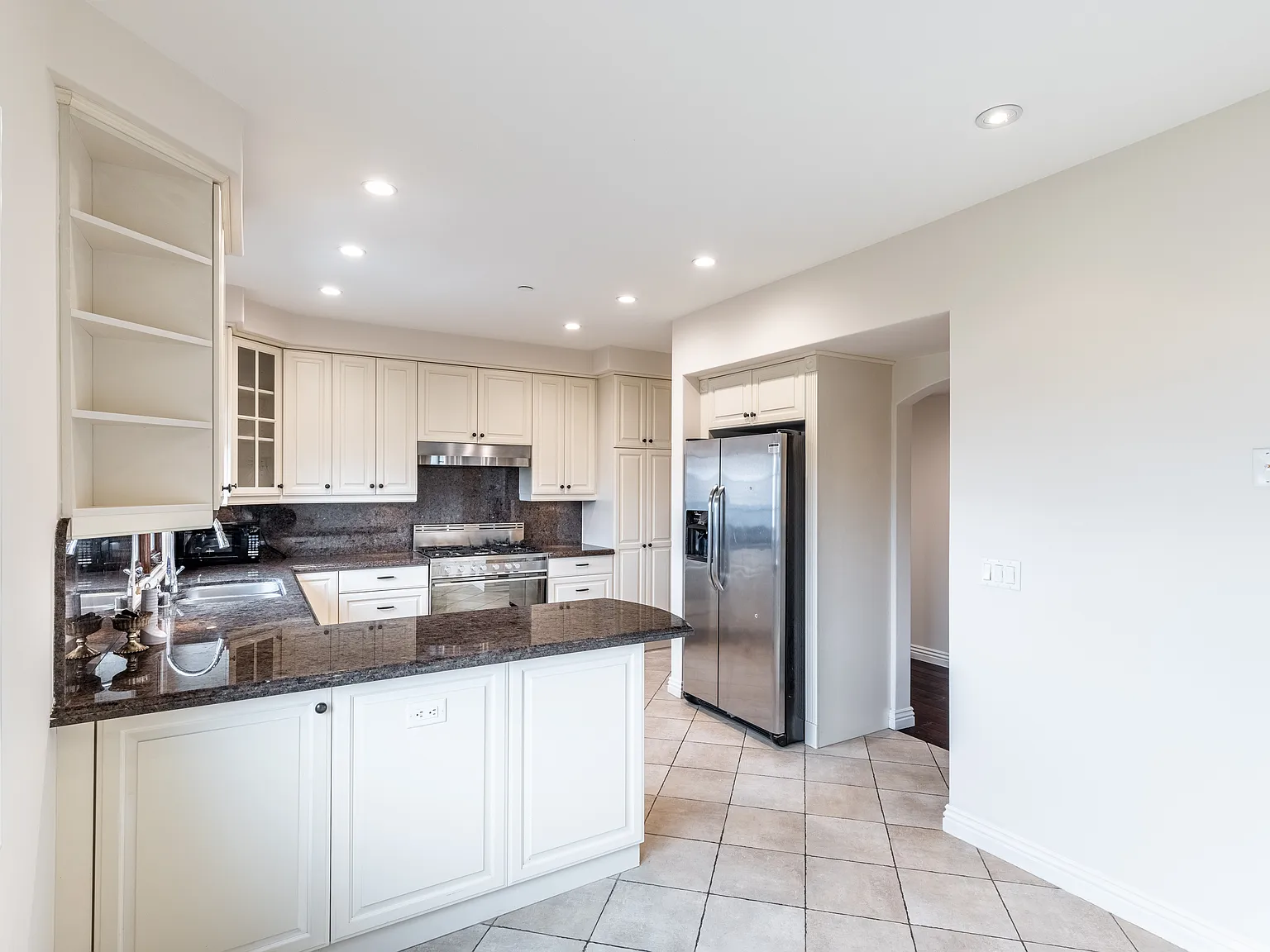 3 bed, 1901 sqft, $5,550 — Photo 3