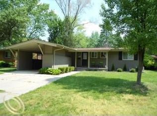 858 Norwich Rd, Troy, MI 48084