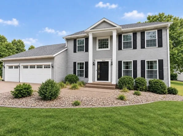 2520 Buckingham Ave, Bettendorf, IA 52722