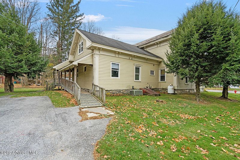 4th image of 22 Spring Street
