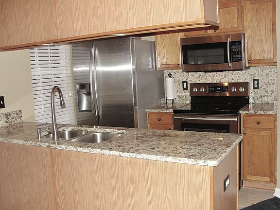 2nd image of 139 Lakebrink Dr