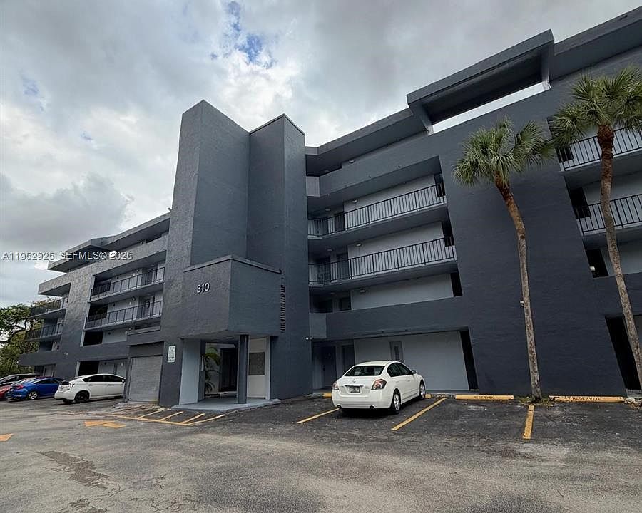1st image of 310 Fontainebleau Blvd APT 206