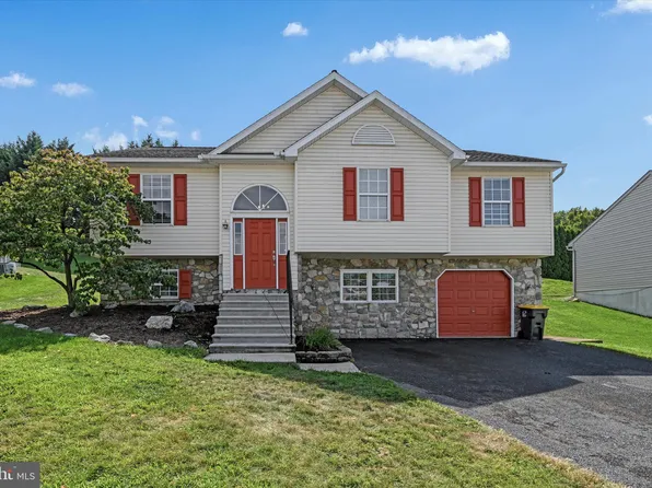 317 Winding Way, Womelsdorf, PA 19567