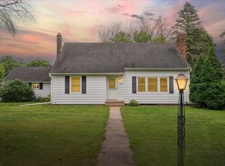 625 Kinnickinnic St, Prescott, WI 54021