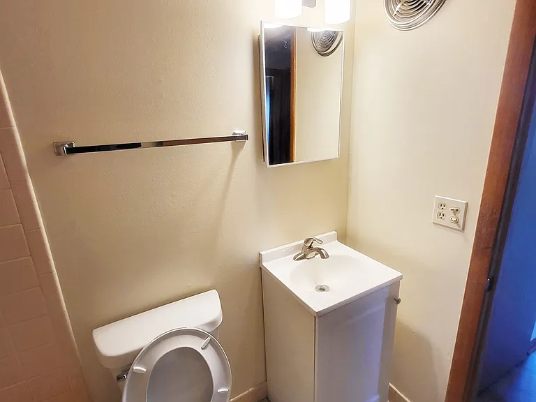 4284 S Whitnall Ave #7 — Photo 4