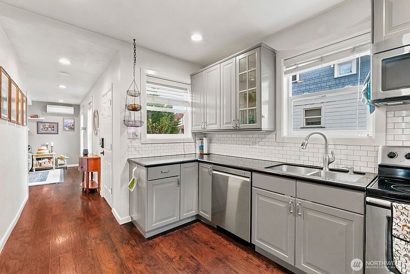 3rd image of 3631 E Spokane Street