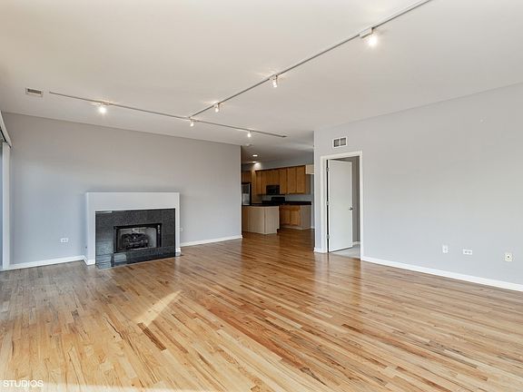 3rd image of 912 W Chicago Ave #301