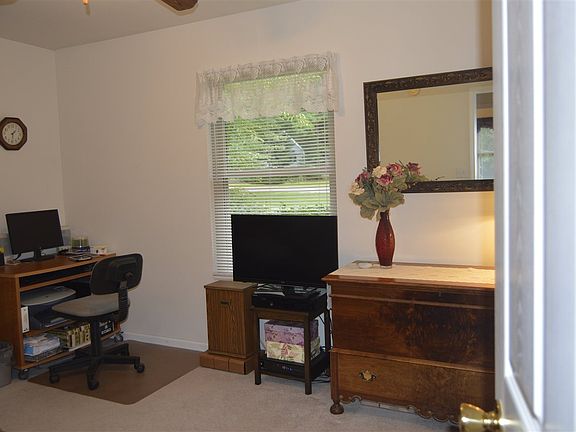4th image of 215 Radcliff Dr