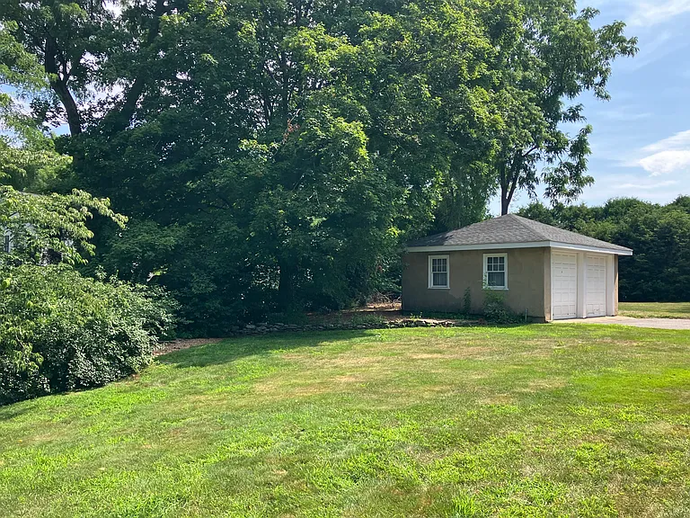 Detached garage