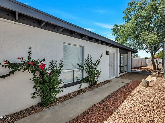 3rd image of 330 W LA JOLLA Drive