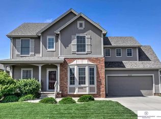 18426 Farnam St, Elkhorn, NE 68022